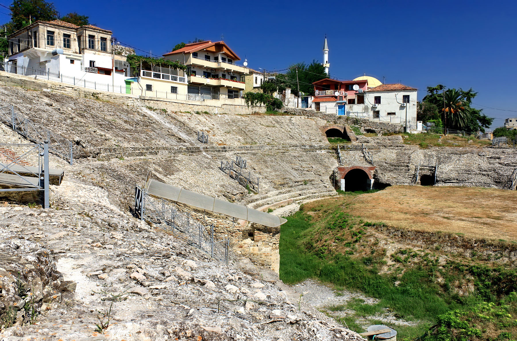 Durrës (Photo license: CC-BY-SA 4.0)